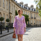 Robe courte pour femme avec encolure en V et manches évasées