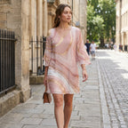 Robe courte pour femme avec encolure en V et manches évasées