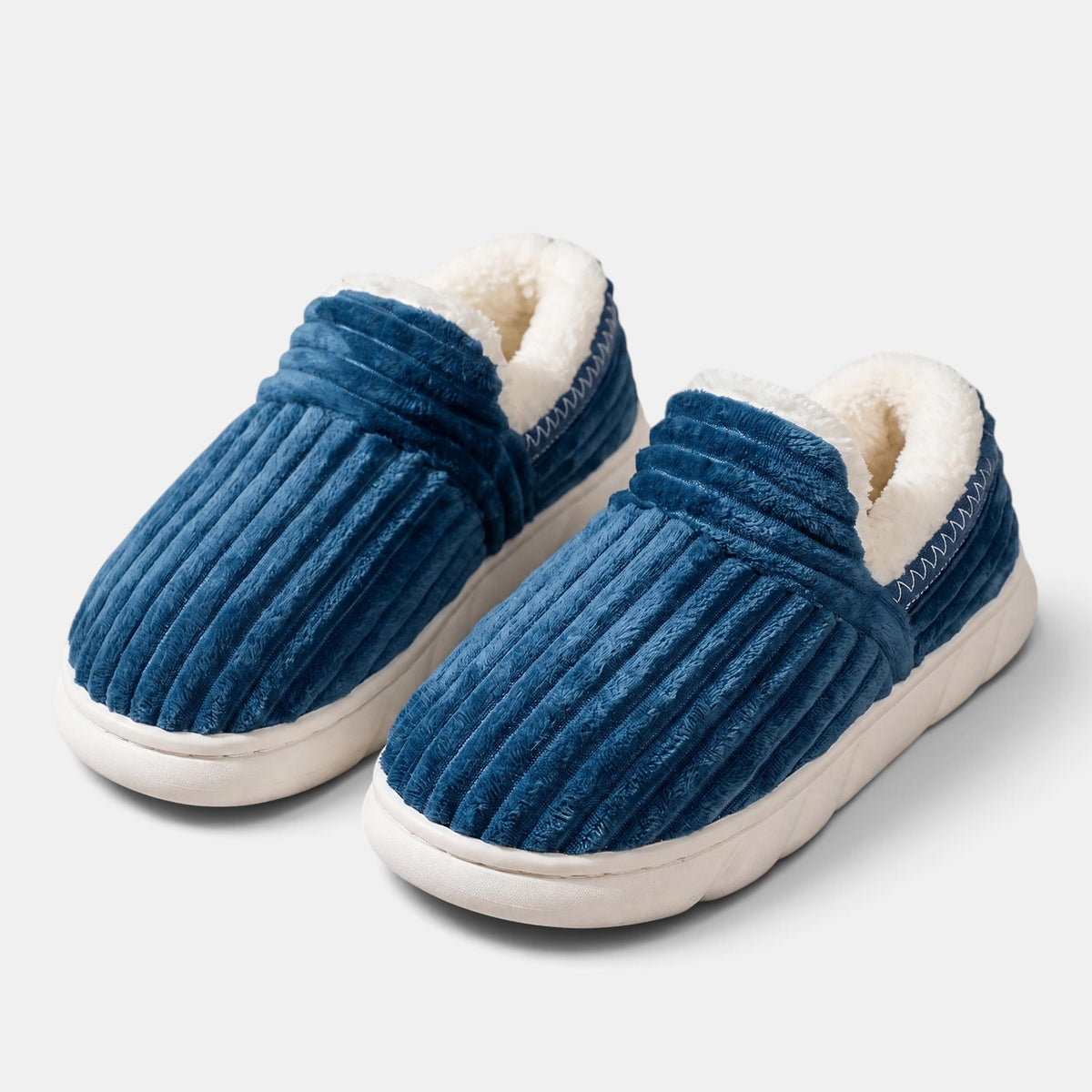 Chaussons pour femmes à bout fermé et semelle compensée