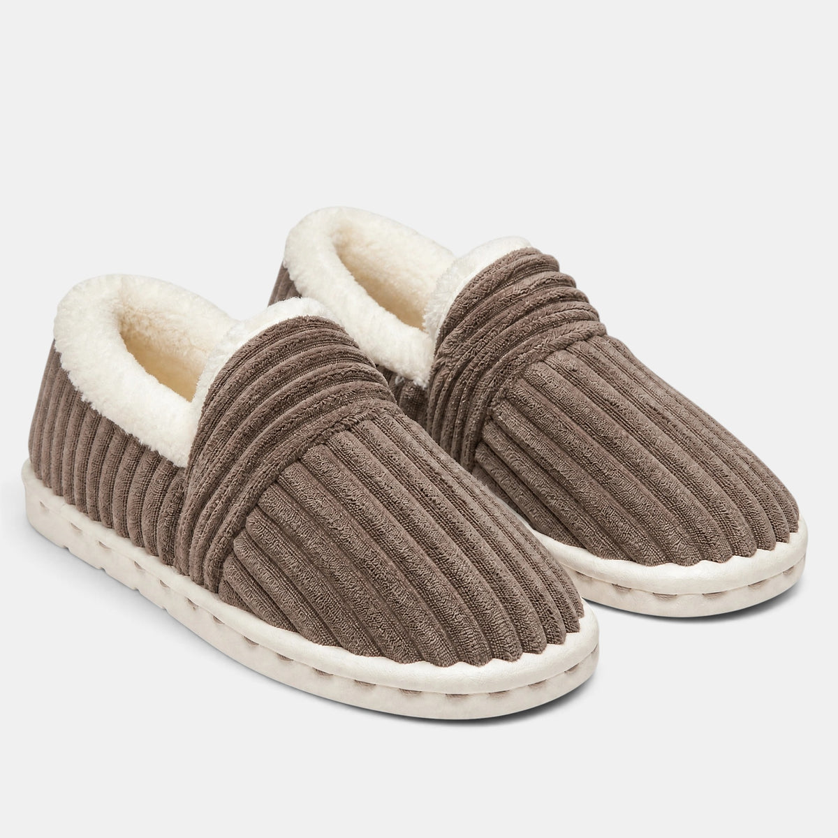 Chaussons pour femmes à bout fermé et semelle compensée