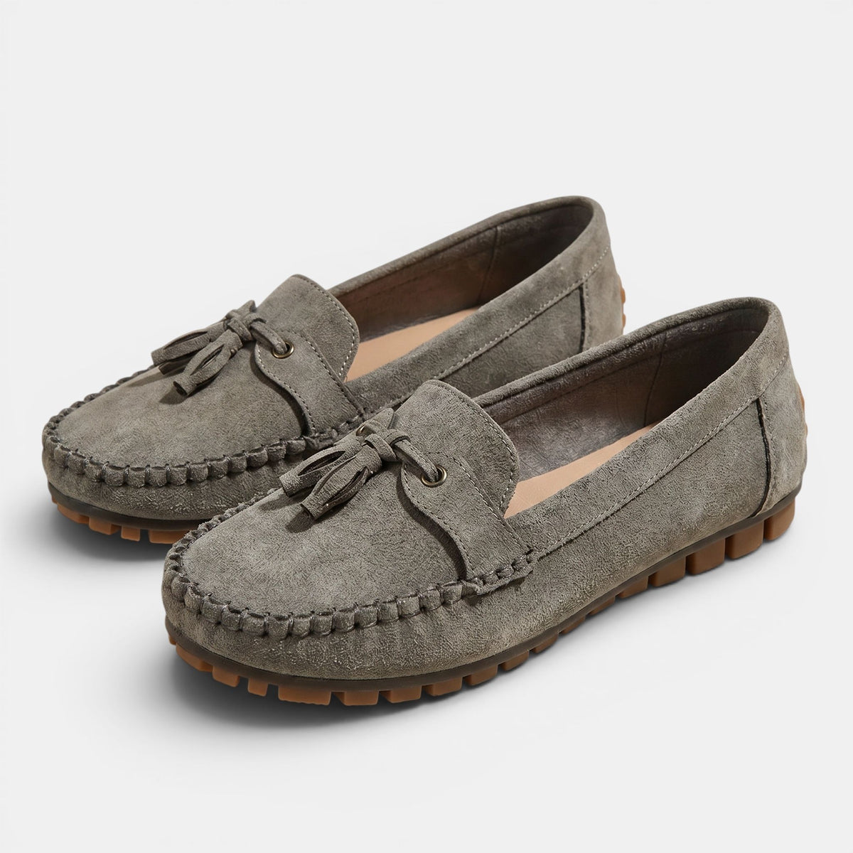Mocassins pour femmes avec design à enfiler et détail pompon
