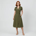 Robe midi portefeuille pour femmes à col en V, lien à nouer à la taille et poches, pour un style sans effort